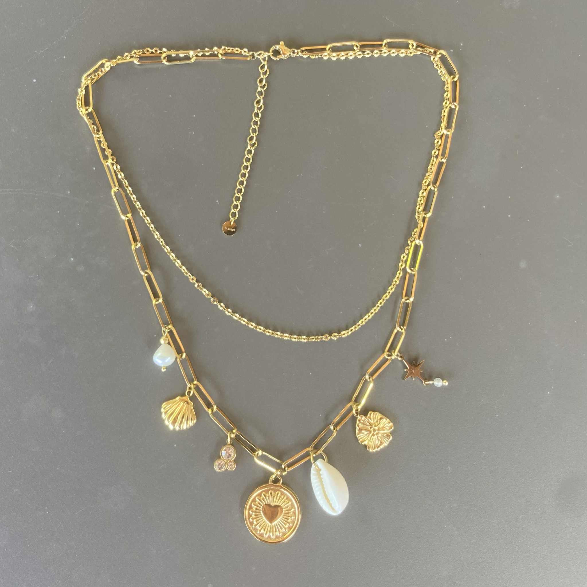 collier breloques coquillage