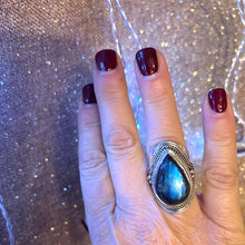 Bague artisanale d’exception avec labradorite