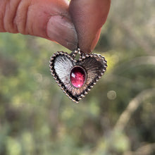 Pendentif argent coeur avec grenat , création Princesses d'argent