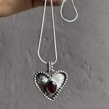 Pendentif argent coeur avec grenat , création Princesses d'argent