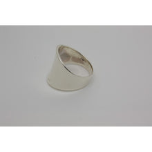 Bague sobre et intemporelle