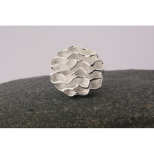 Bague sculptée en argent massif