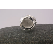 Bague sculptée en argent massif