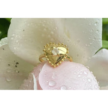 bague coeur d'amour avec pierre au centre