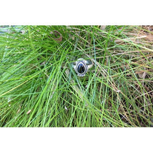 Bague fine pierre en argent goutte travaillée