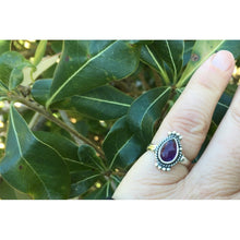 Bague fine pierre en argent goutte travaillée