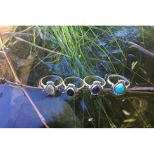 Bague fine pierre en argent goutte travaillée