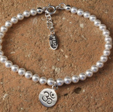 Bracelet Argent 925 et Perles avec Breloque Om  , ethnique chic