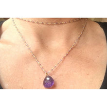 collier long et fin avec goutte d'améthyste
