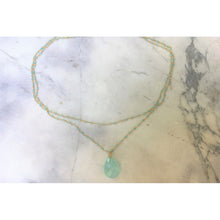 Collier fin et long en calcédoine aqua