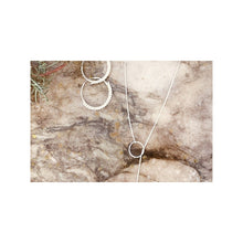 collier minimaliste argent, un indispensable