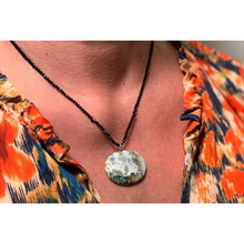 collier noir et jaspe paysage