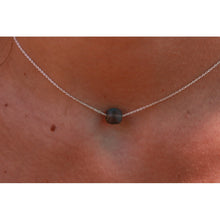 collier ras de cou  argent avec pierre