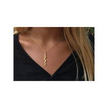 collier serpent argent doré et pierres un bijou mystérieux