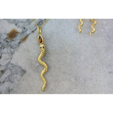 collier serpent argent doré et pierres un bijou mystérieux