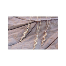 collier serpent argent doré et pierres un bijou mystérieux