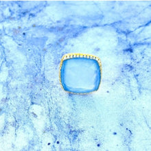 Grosse bague dorée Artisanale avec cristal sur calcédoine-Atelier JaÏpur