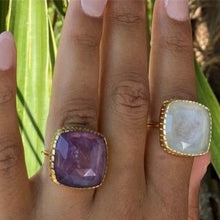 Grosse bague dorée Artisanale avec cristal sur calcédoine-Atelier JaÏpur