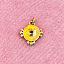 Pendentif Rond Doré & Pierre Fine – Éclat & Élégance