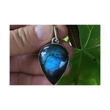 Pendentif pierre naturelle, le talisman labradorite