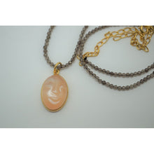 ras de cou talisman avec pierre de lune gravée